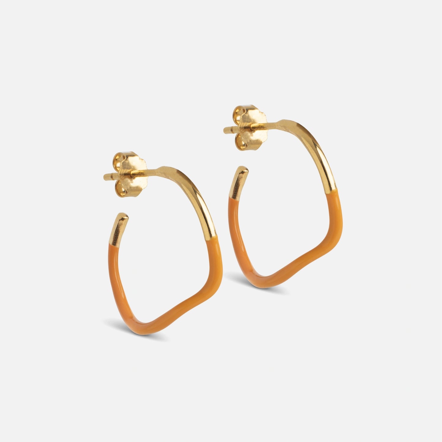 Sway Hoops fra Enamel Copenhagen i Orange