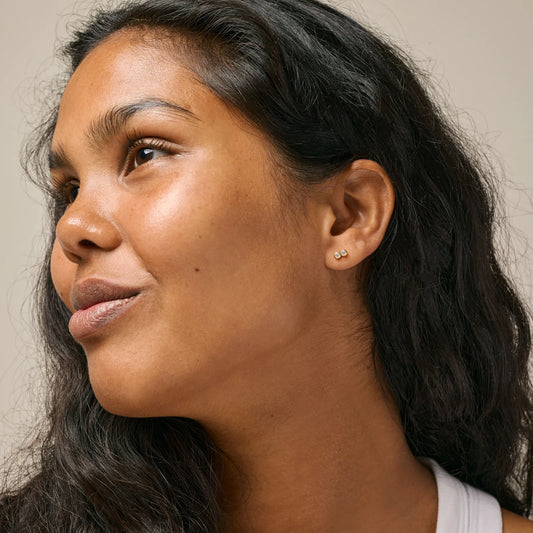 Twin CZ Studs fra Enamel Copenhagen - Model