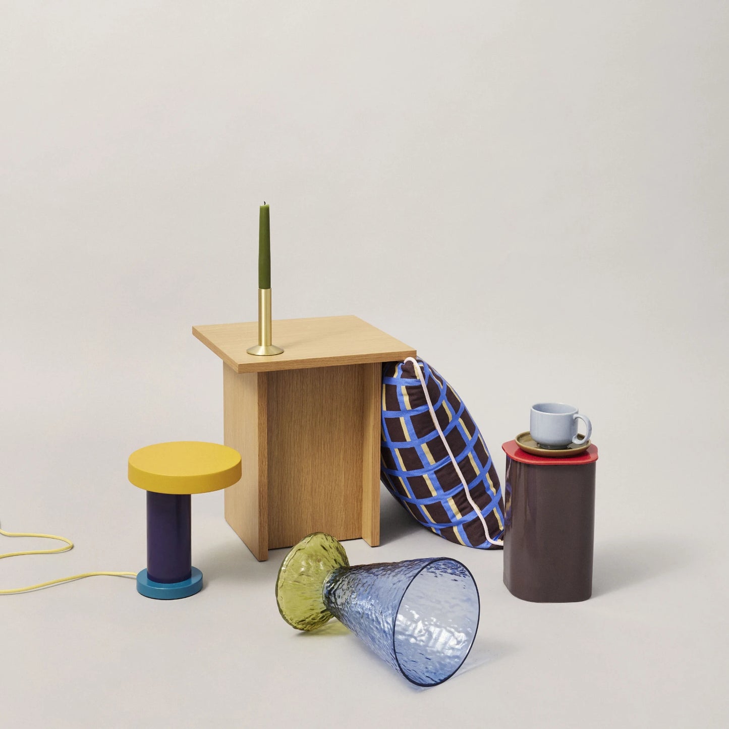 Straight Side Table fra Hübsch (miljøbillede)