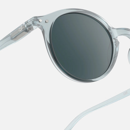 Model D solbriller fra Izipizi i Frozen Blue (detalje front)