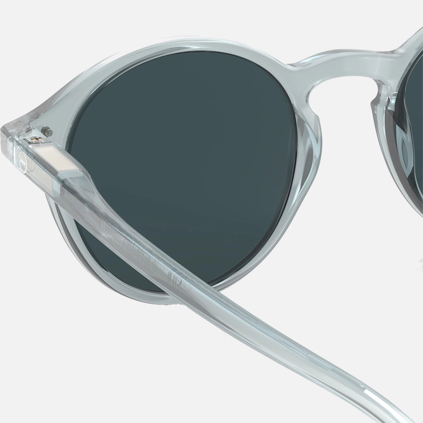 Model D solbriller fra Izipizi i Frozen Blue (detalje bagside)