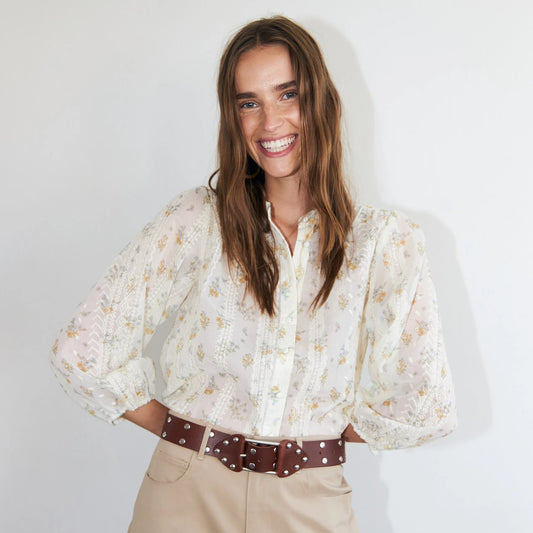 JuneLL Shirt fra Lolly's Laundry - Creme - På model