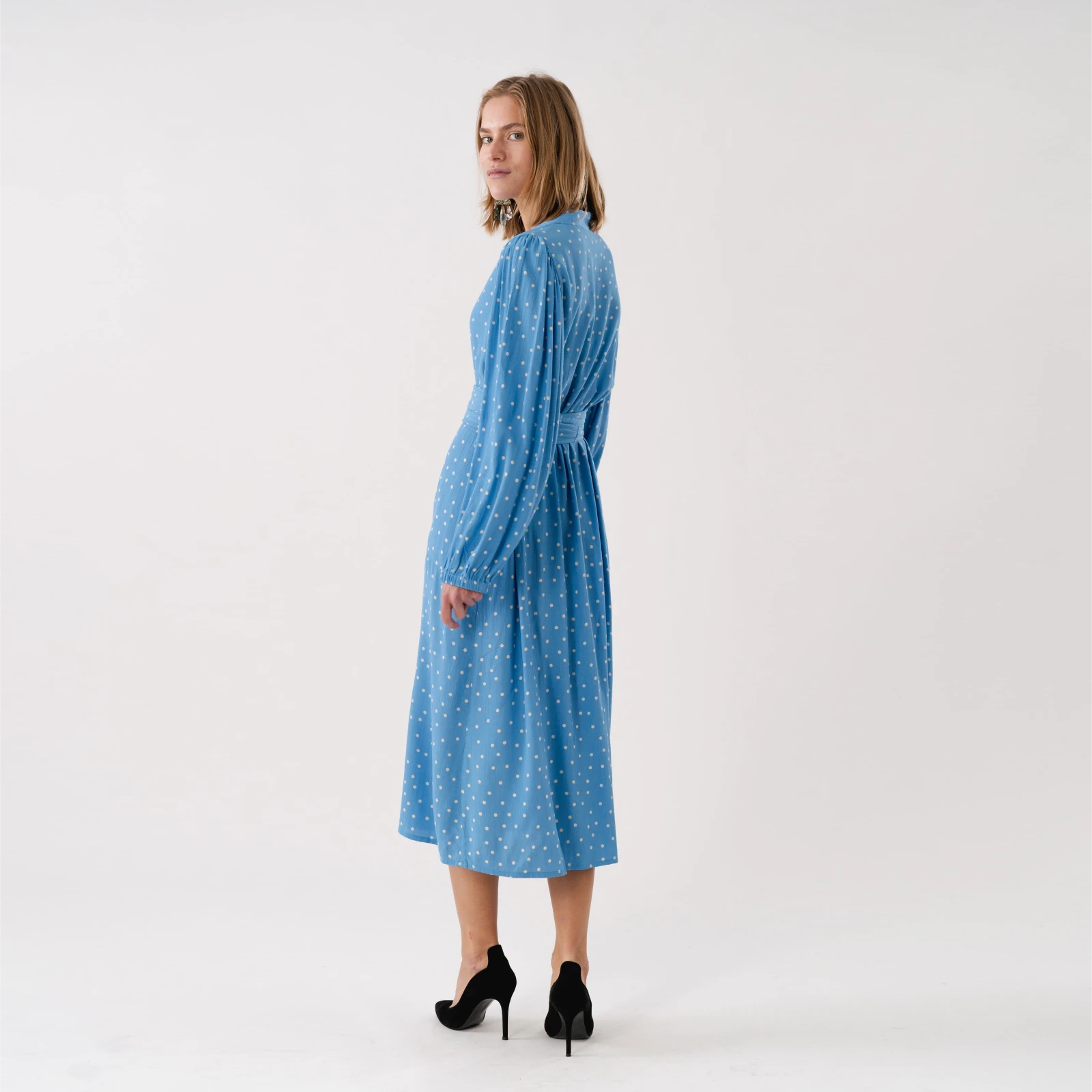 Prikket Paris kjole fra Lolly's Laundry på model bagfra