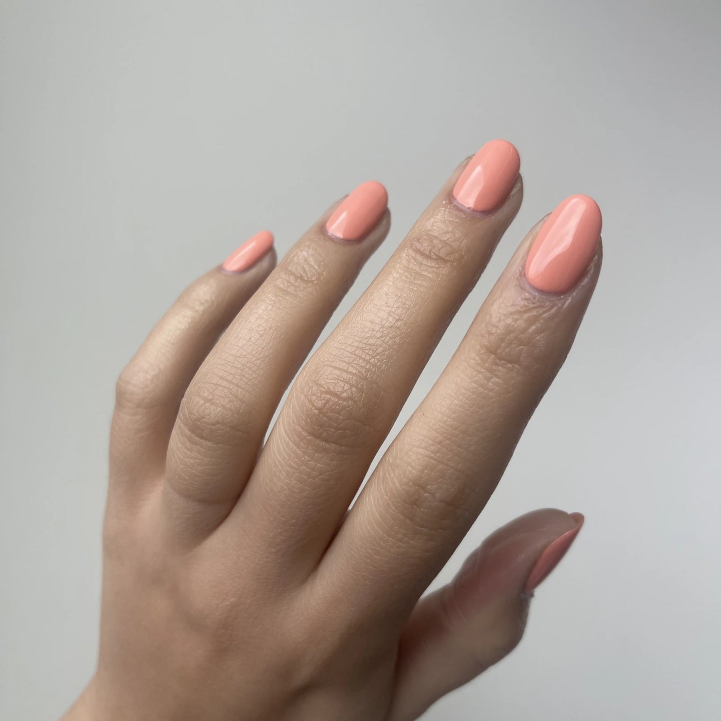 Peach of My Heart neglelak fra Nailberry på model