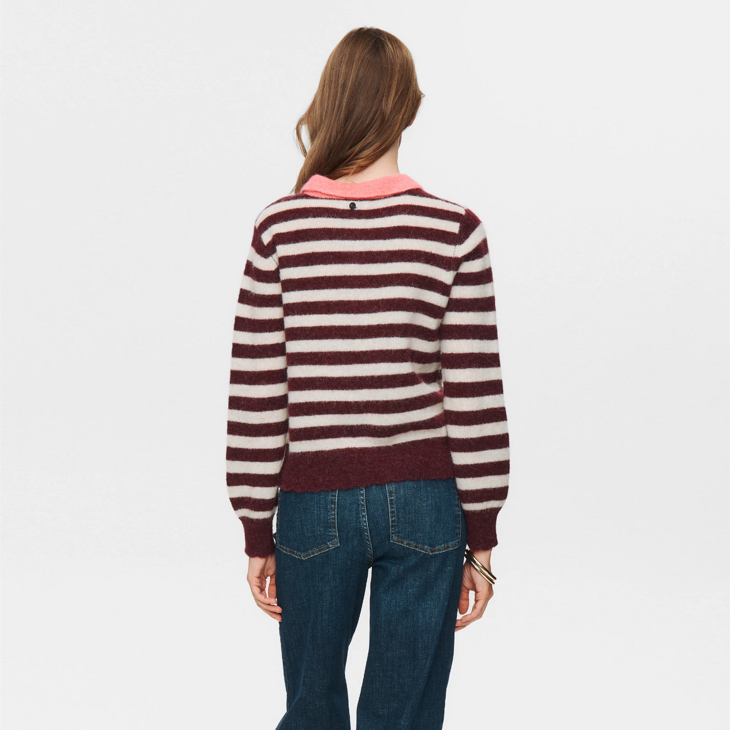 Nuciara Riette Stripe Pullover fra Nümph - Winetasting - Model fra ryggen