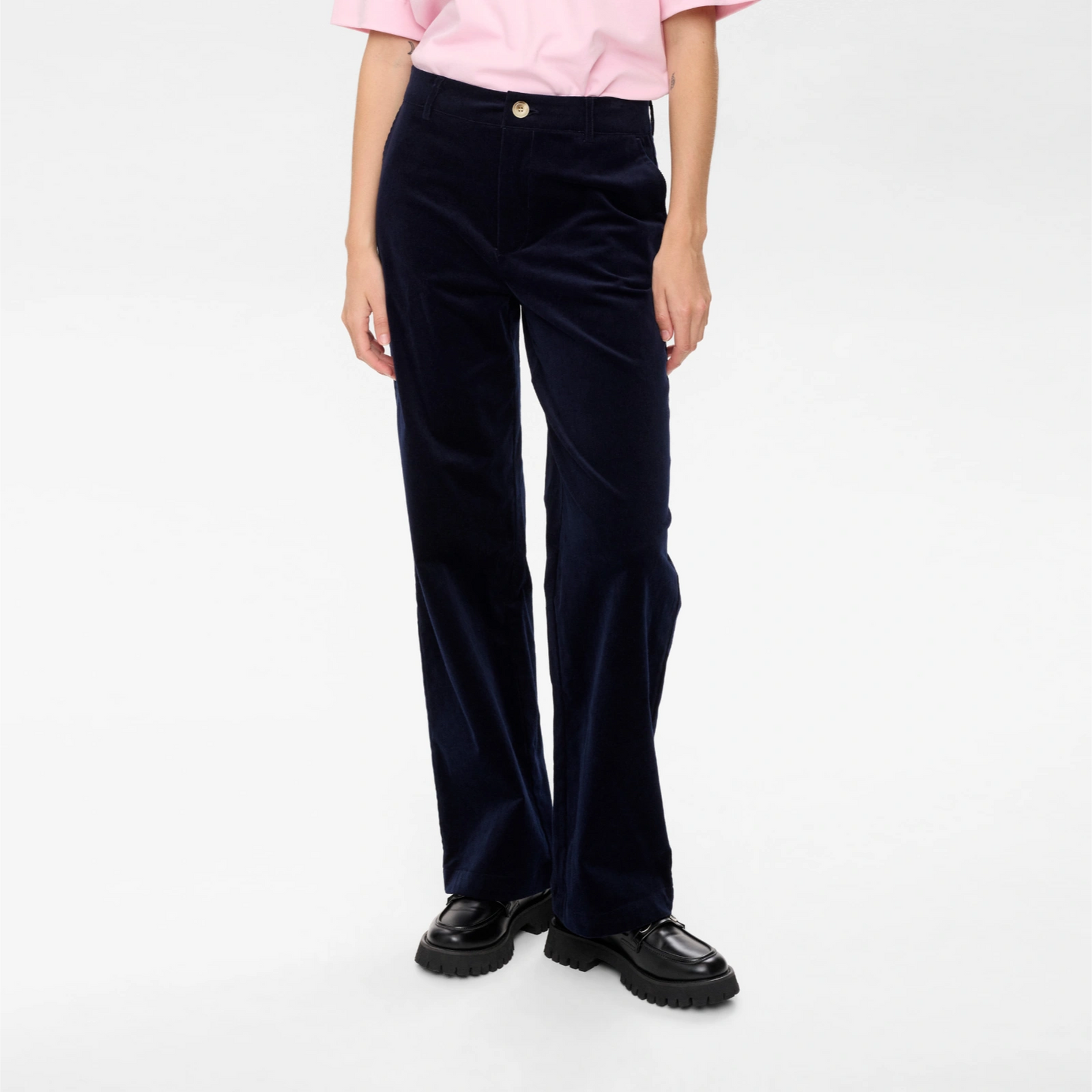 Nujoanna Pants fra Nümph - Dark Sapphire - På model