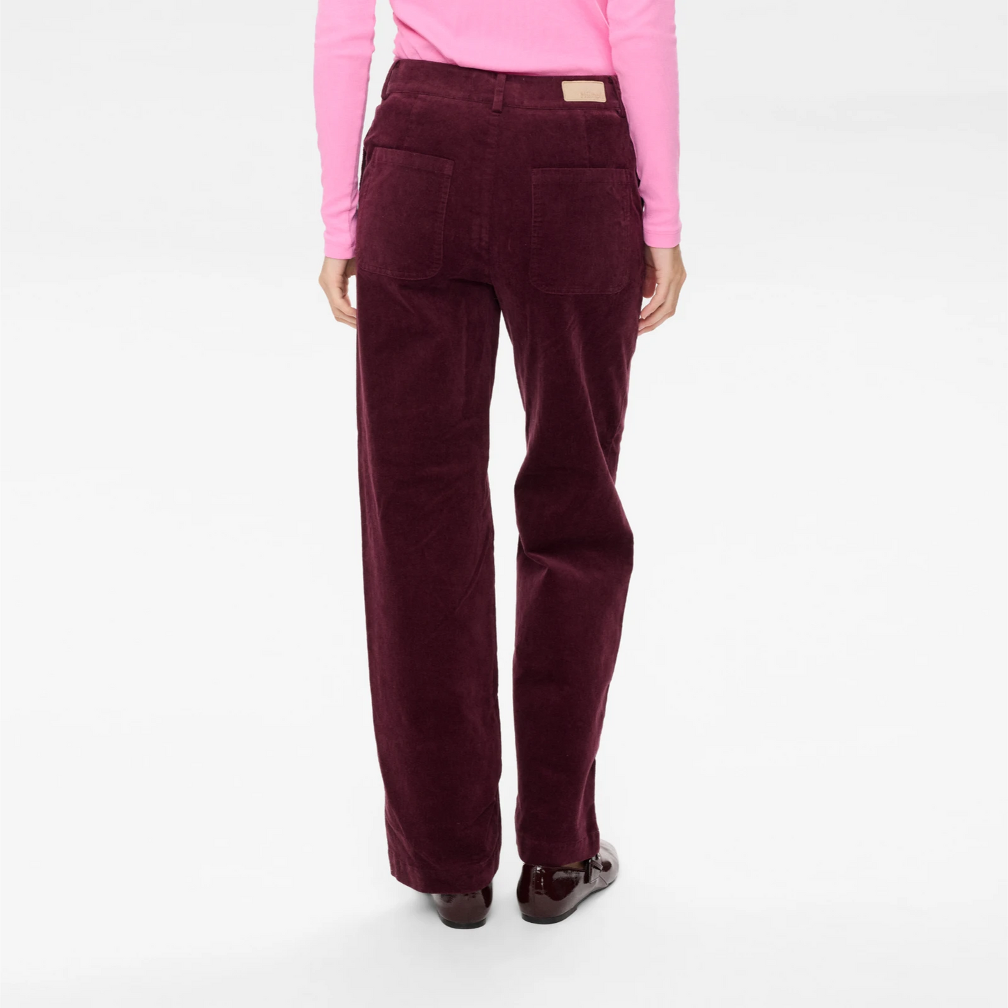 Nujoanna Pants fra Nümph - Winetasting - Model set bagfra