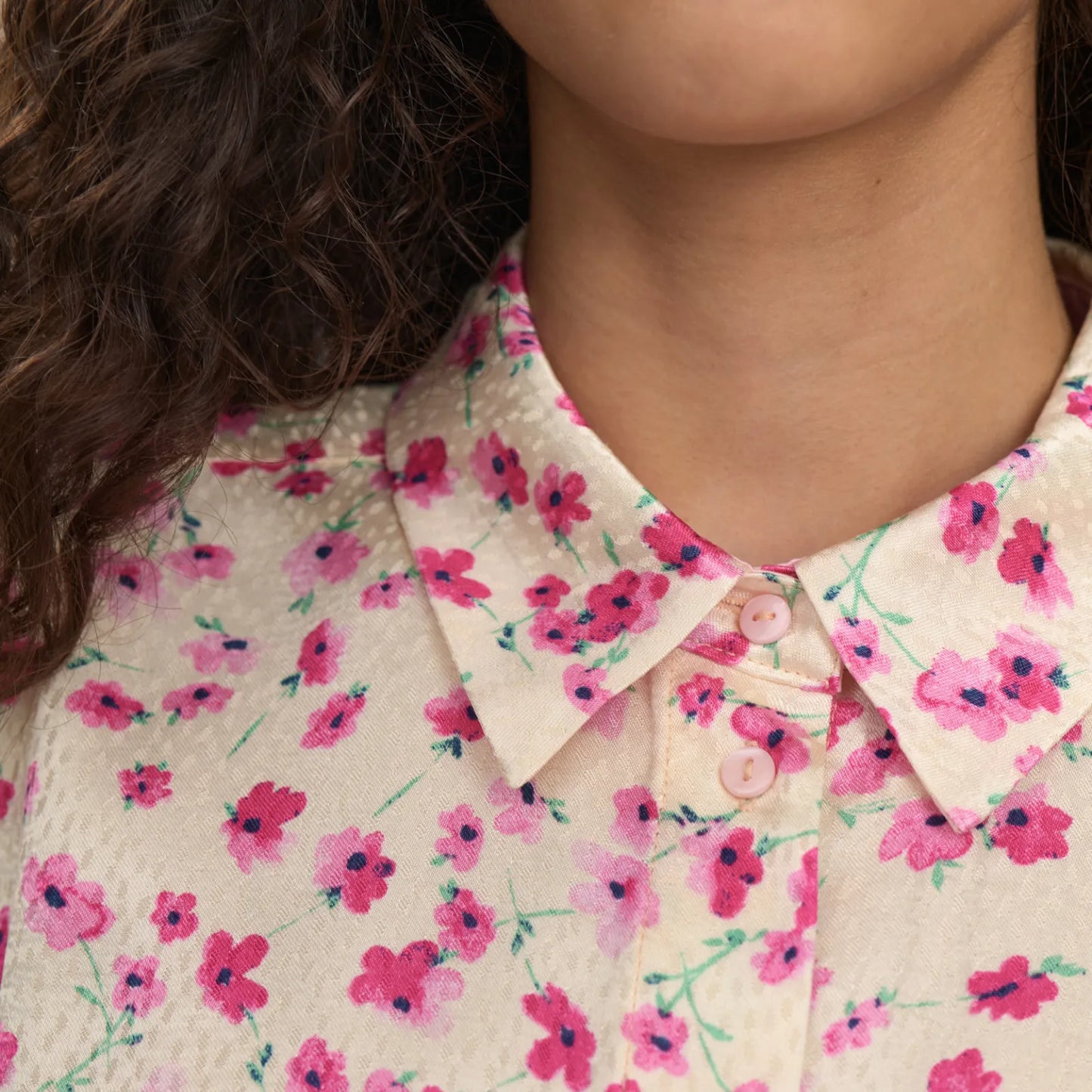 Nutwinkle Dress Fra Nümph - Ecru - Detalje krave