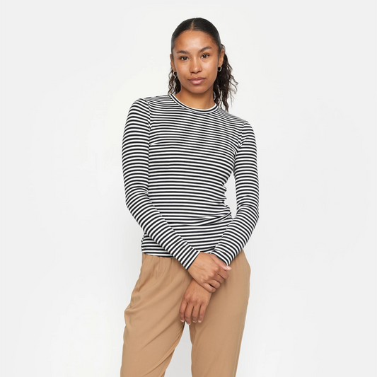SRFenja Stripe O-Neck Top fra Soft Rebels i sort på model