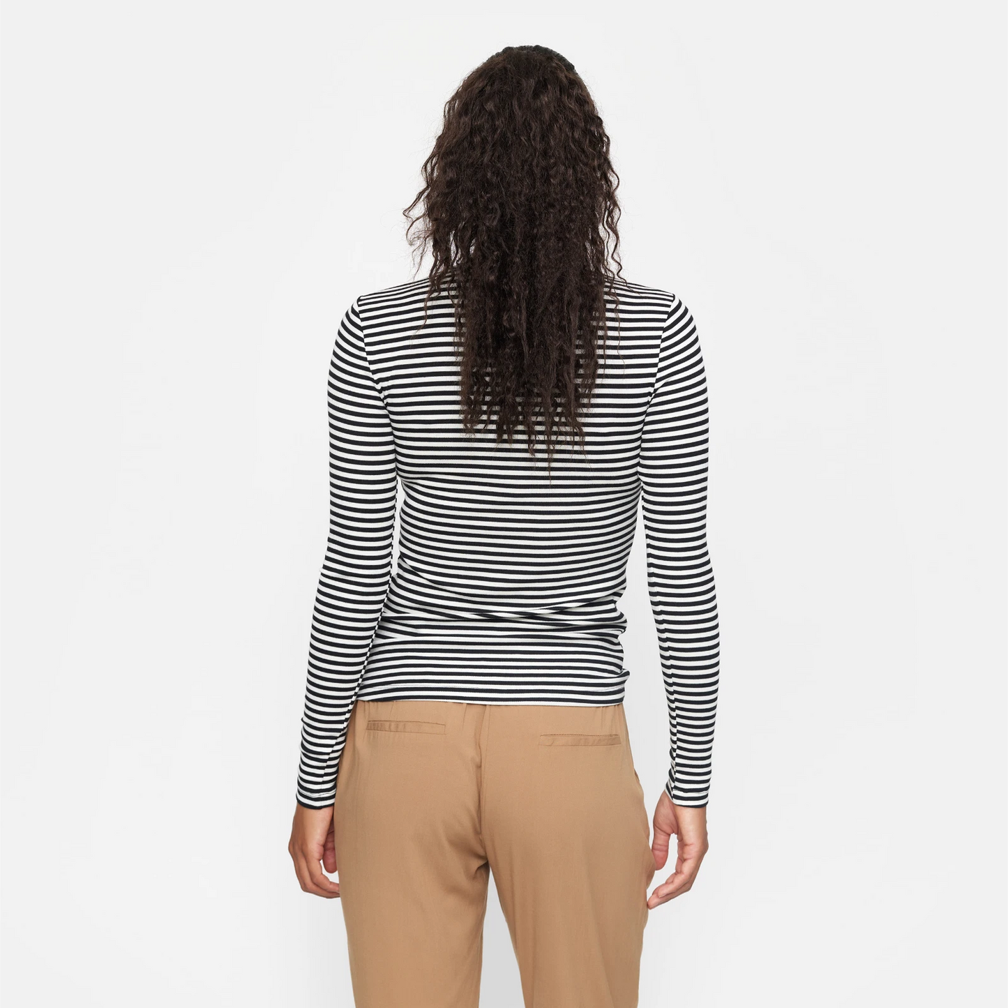 SRFenja Stripe O-Neck Top fra Soft Rebels i sort (model bagfra)