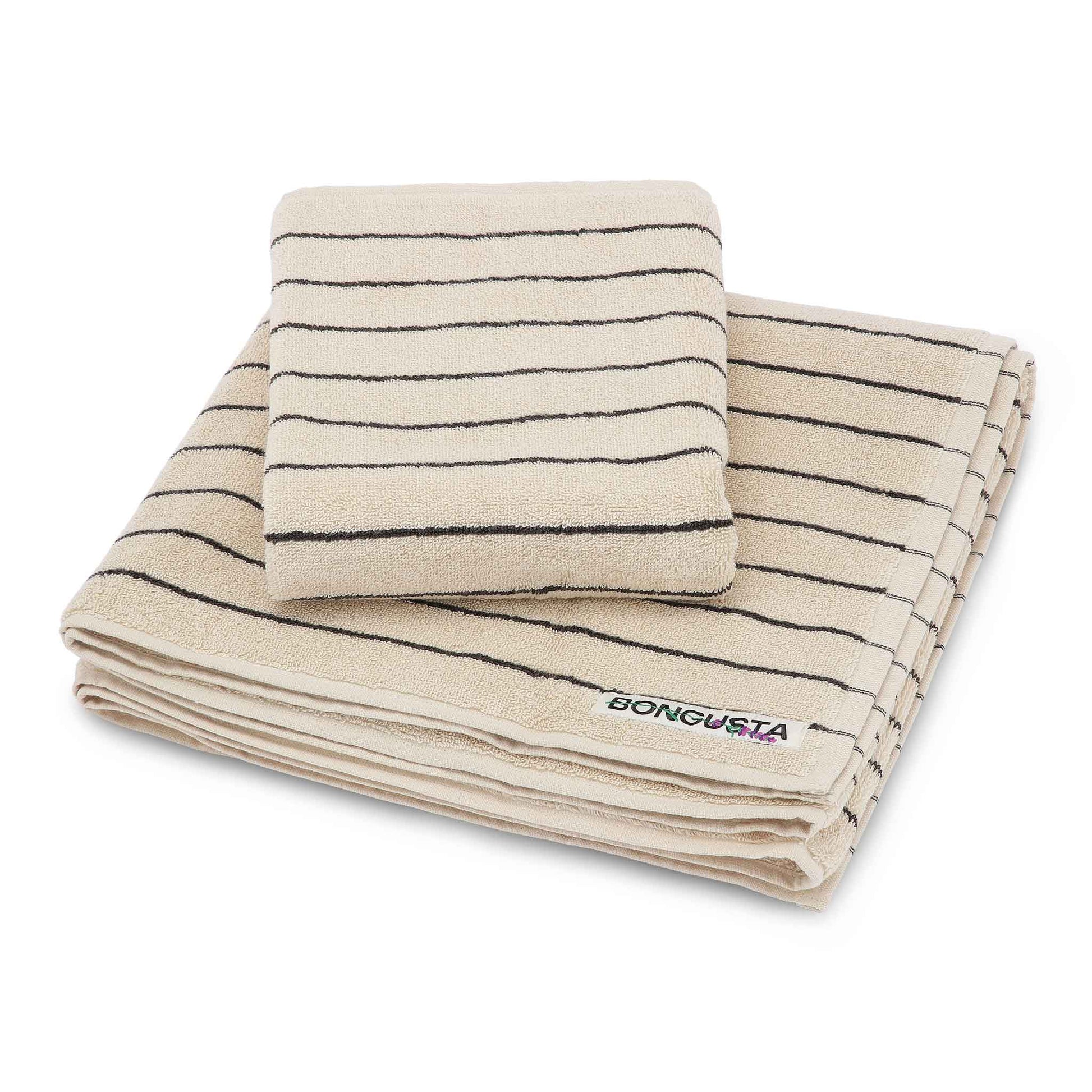 Cremefarvede ØkoTex håndklæder med tynde sorte striber fra Bongusta, fra 175 kr.