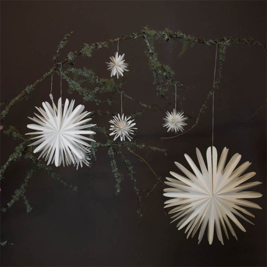 Paper Flake XL fra DBKD (på gren), 95 kr.