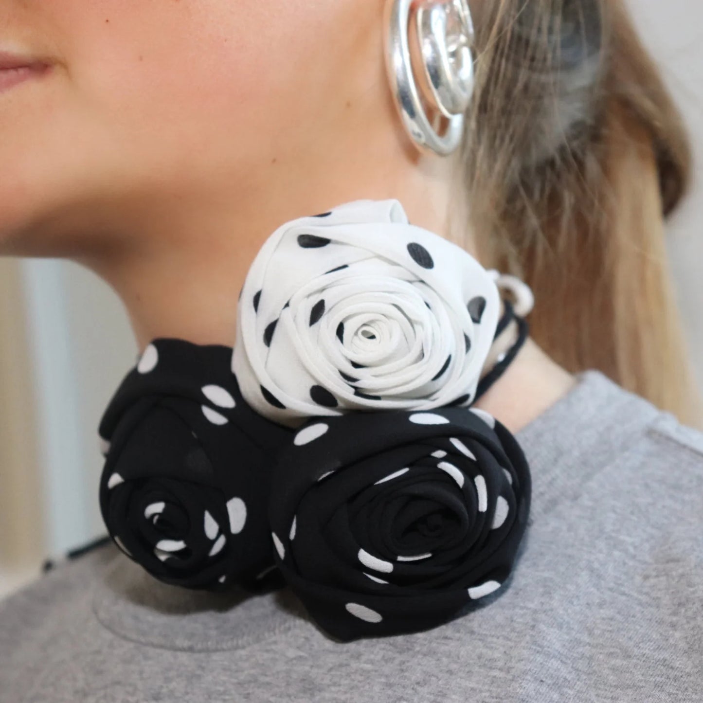 Dotted Rose String fra Pico på model