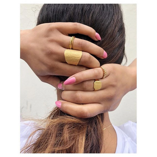 Shield Ring fra Pico på model