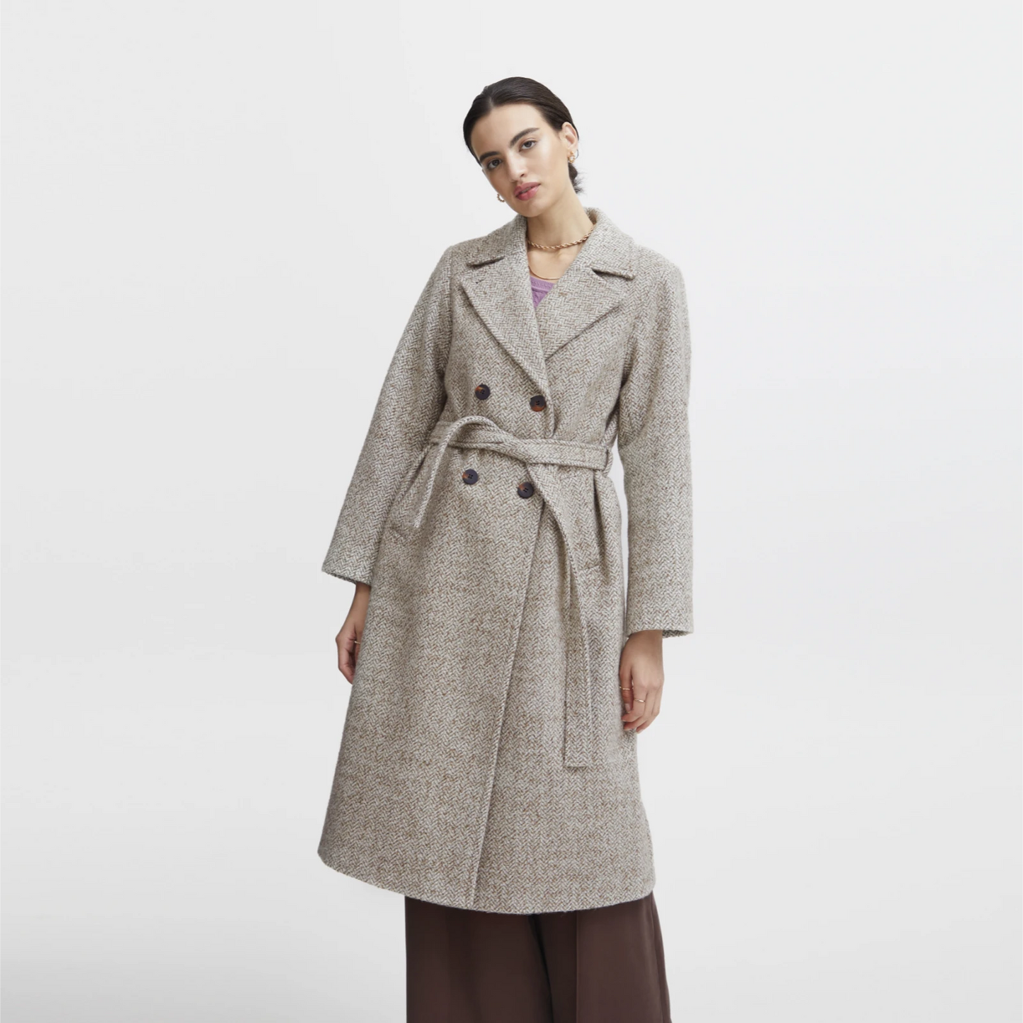 Irfreja frakke fra Atelier Rêve på model
