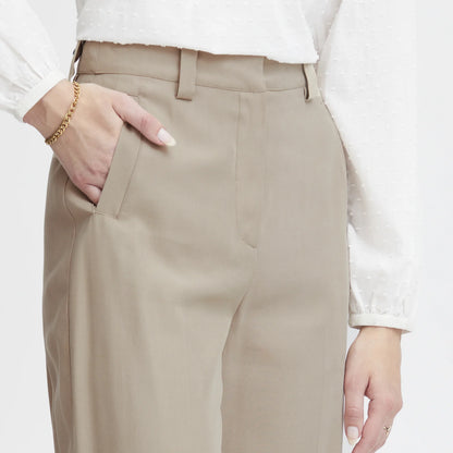 Irleono bukser fra Atelier Reve i Cobblestone (detalje)