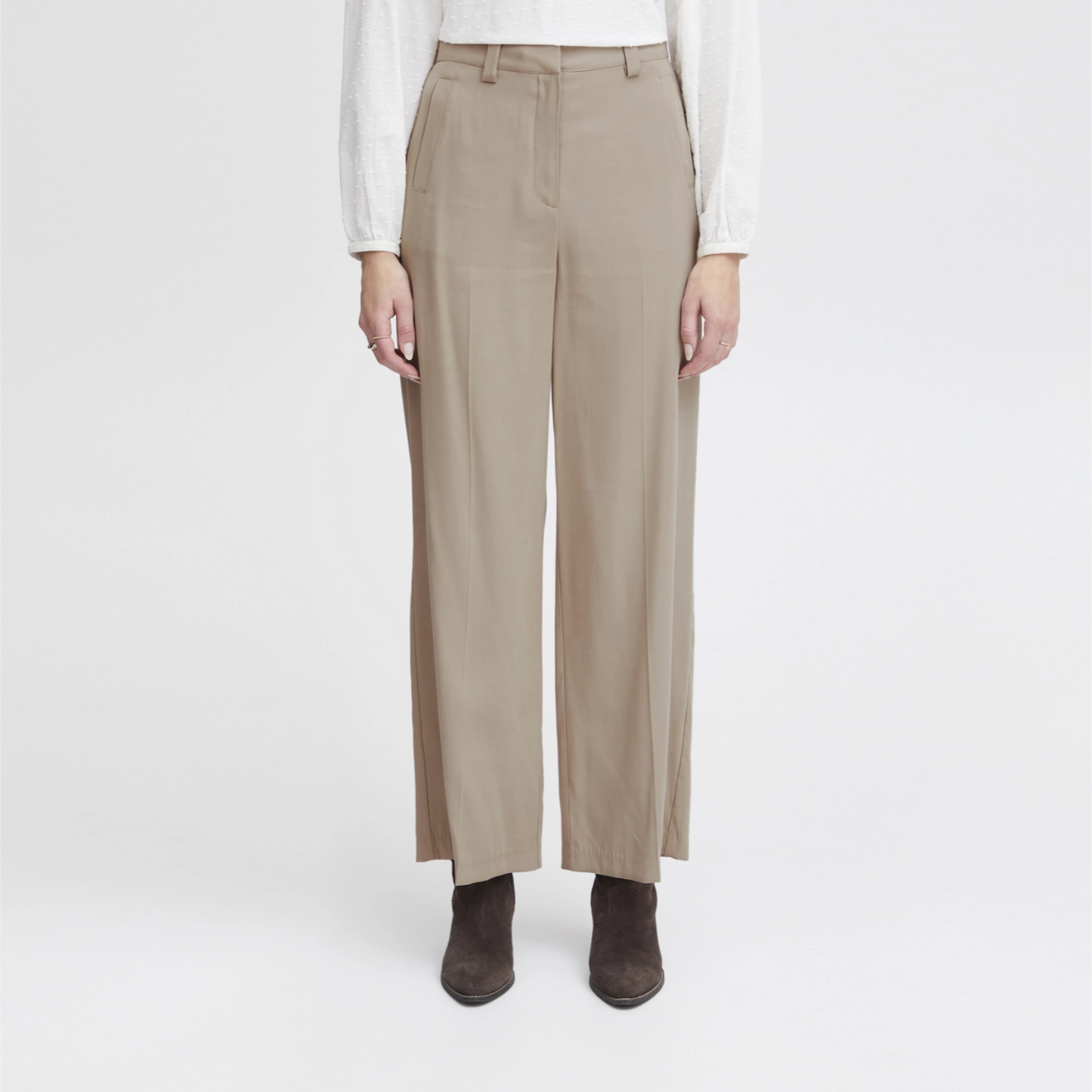 Irleono bukser fra Atelier Reve i Cobblestone (model)