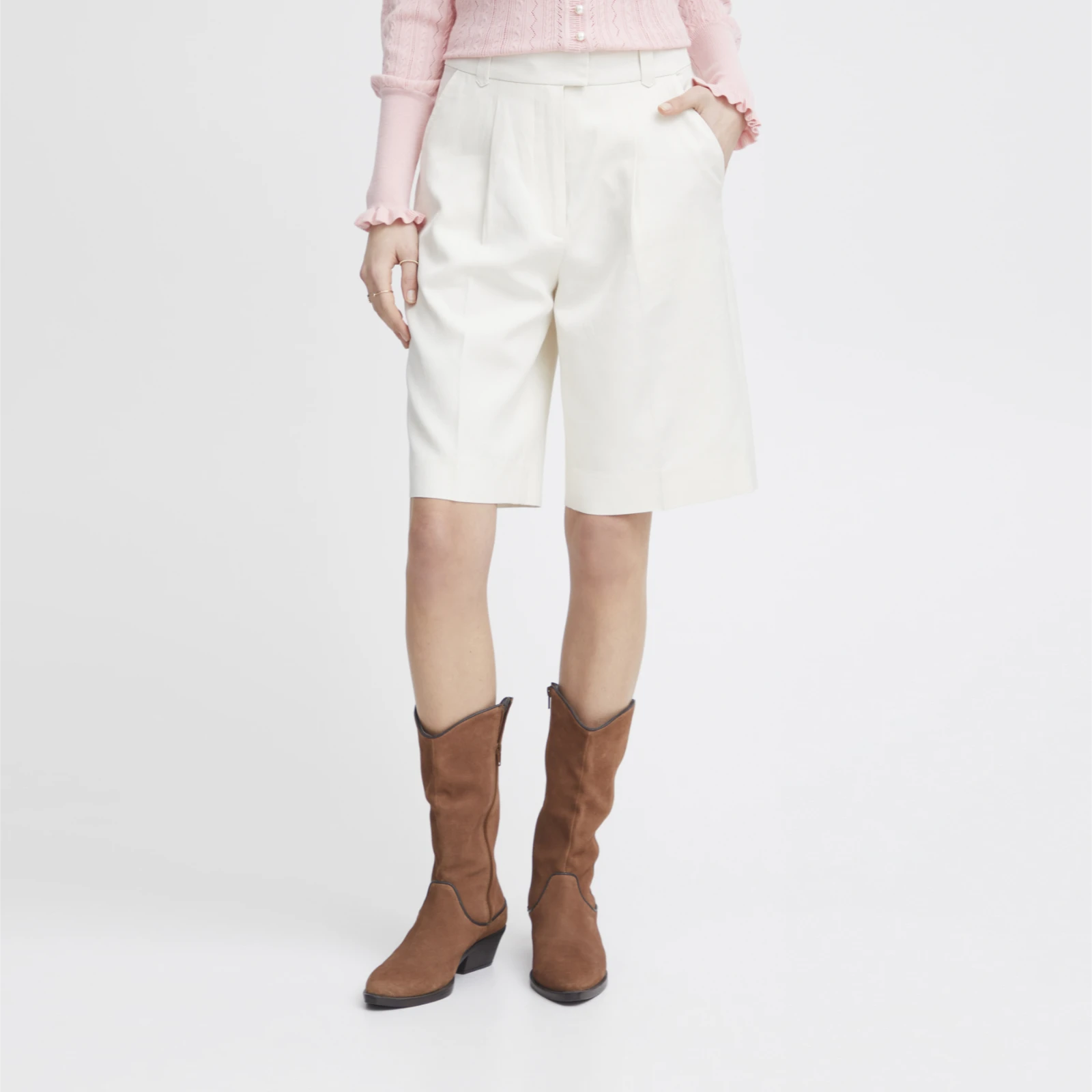 Irlinvi Shorts fra Atelier Rêve på model