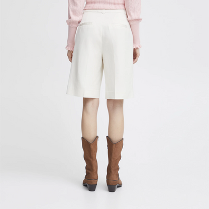 Irlinvi Shorts fra Atelier Rêve på model bagfra