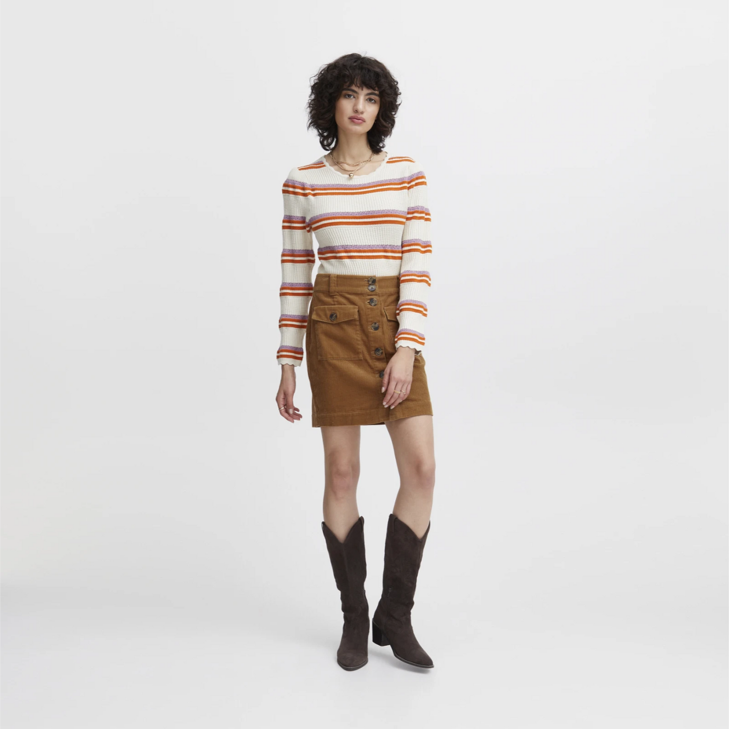 Irrosette nederdel i fløjl fra Atelier Rêve på model i fuld længde
