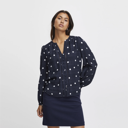 Irsalina Skjorte fra Atelier Rêve på model