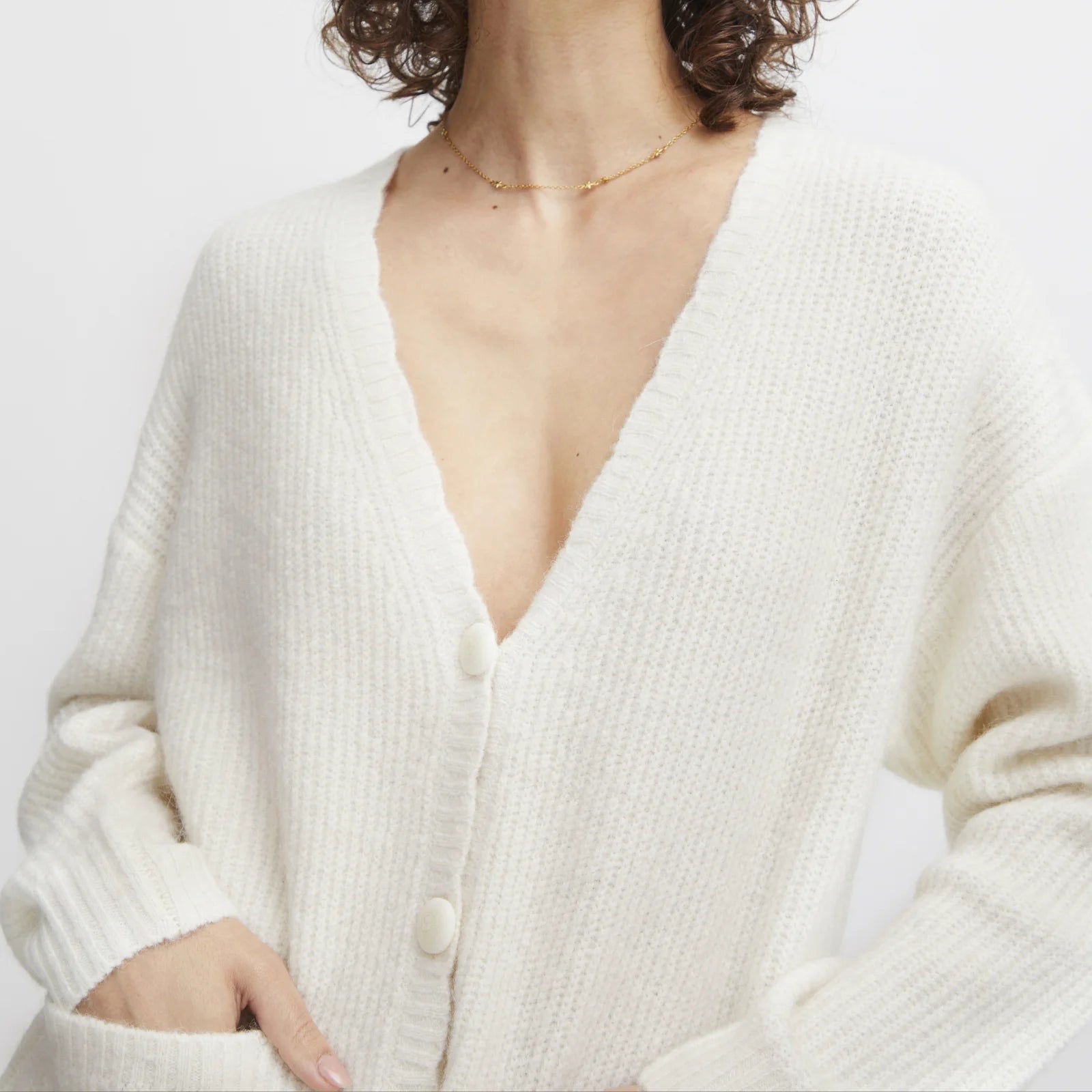 Irsilvi Cardigan fra Atelier Rêve (detalje front)