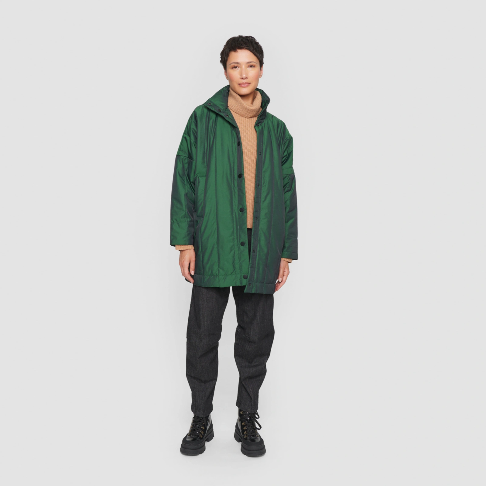 Changeant Nylon Jakke fra BITTE KAI RAND i Green på model