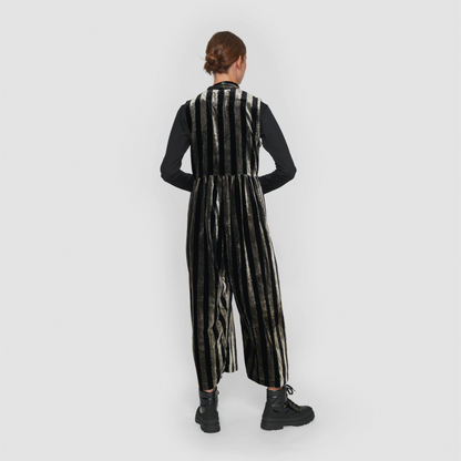 Velvet Stripe Buksedragt fra Bitte Kai Rand på model fra ryggen