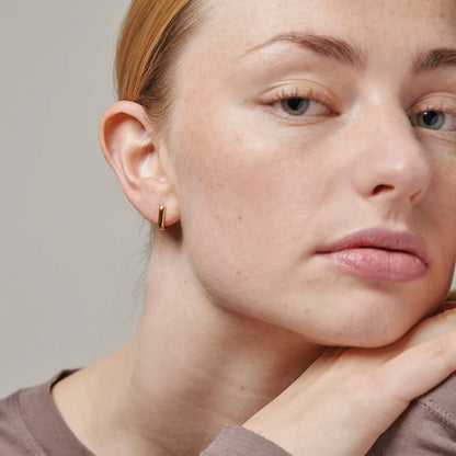 Square Hoops 12 mm fra Enamel Copenhagen - Model