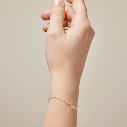 Twist Bracelet fra Enamel Copenhagen i sølv på model