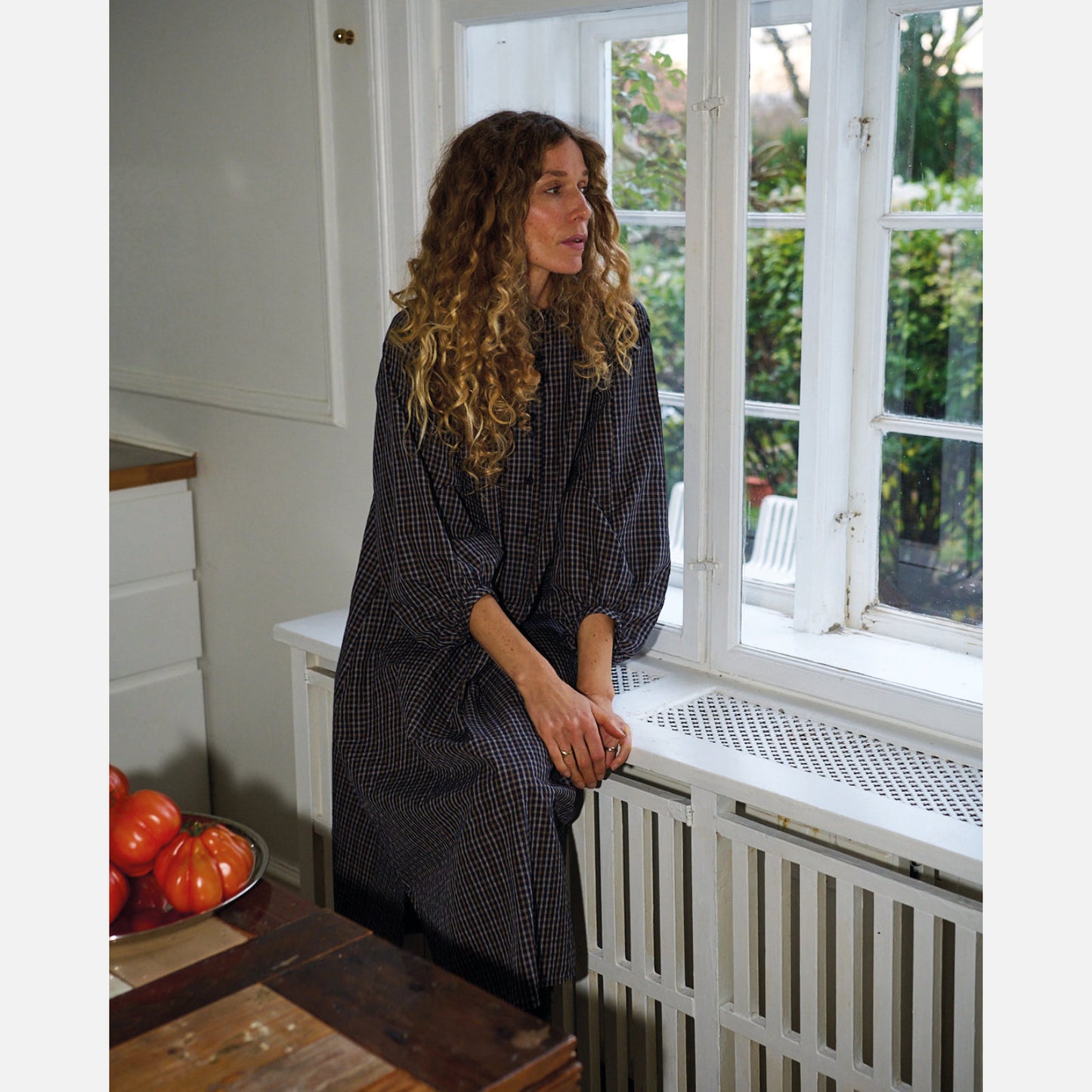 Louise Shirt Dress fra La Rouge - Navy Checks - Model