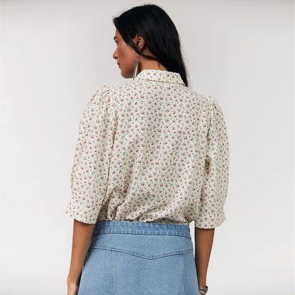 BonoLL Shirt fra Lolly's Laundry - Red Flower - Model fra ryggen
