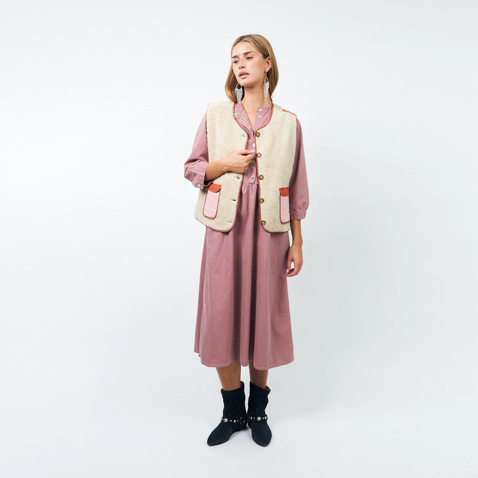 JaceLL Vest fra Lolly's Laundry - Sand - Model