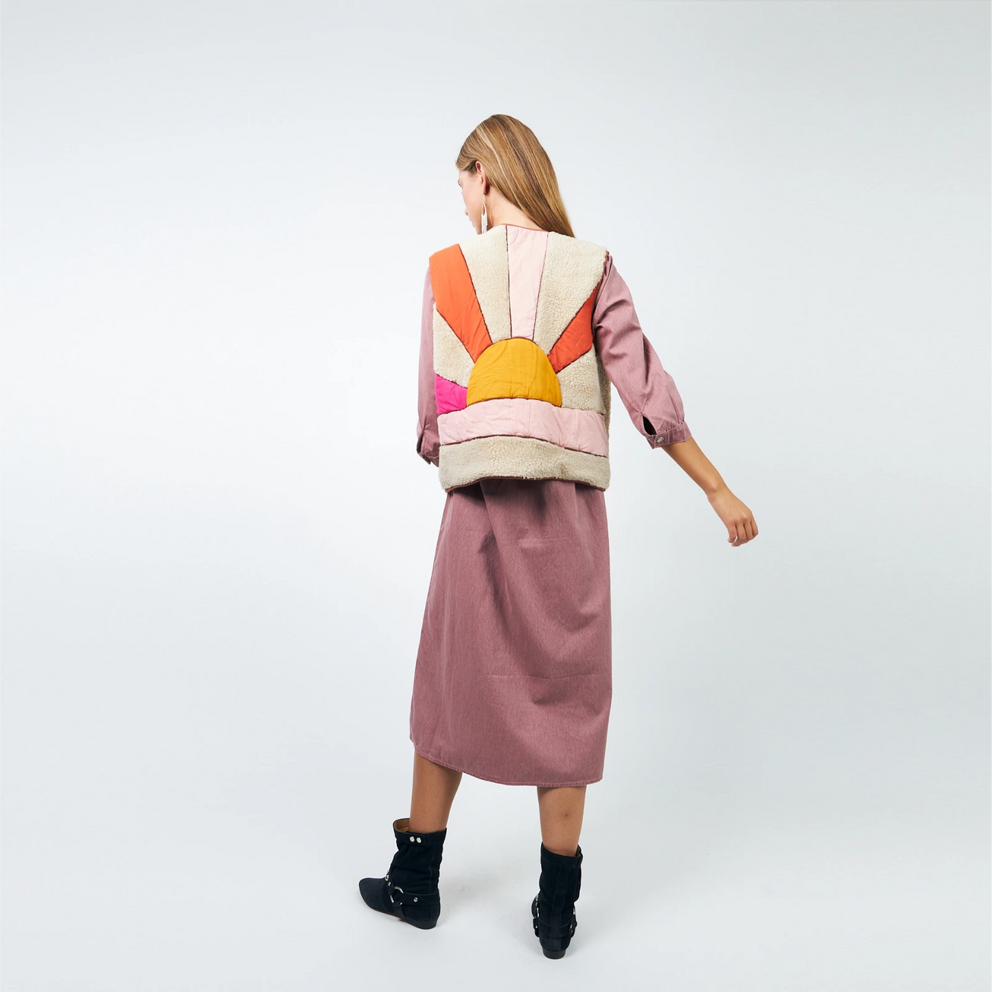 JaceLL Vest fra Lolly's Laundry - Sand - Model fra ryggen