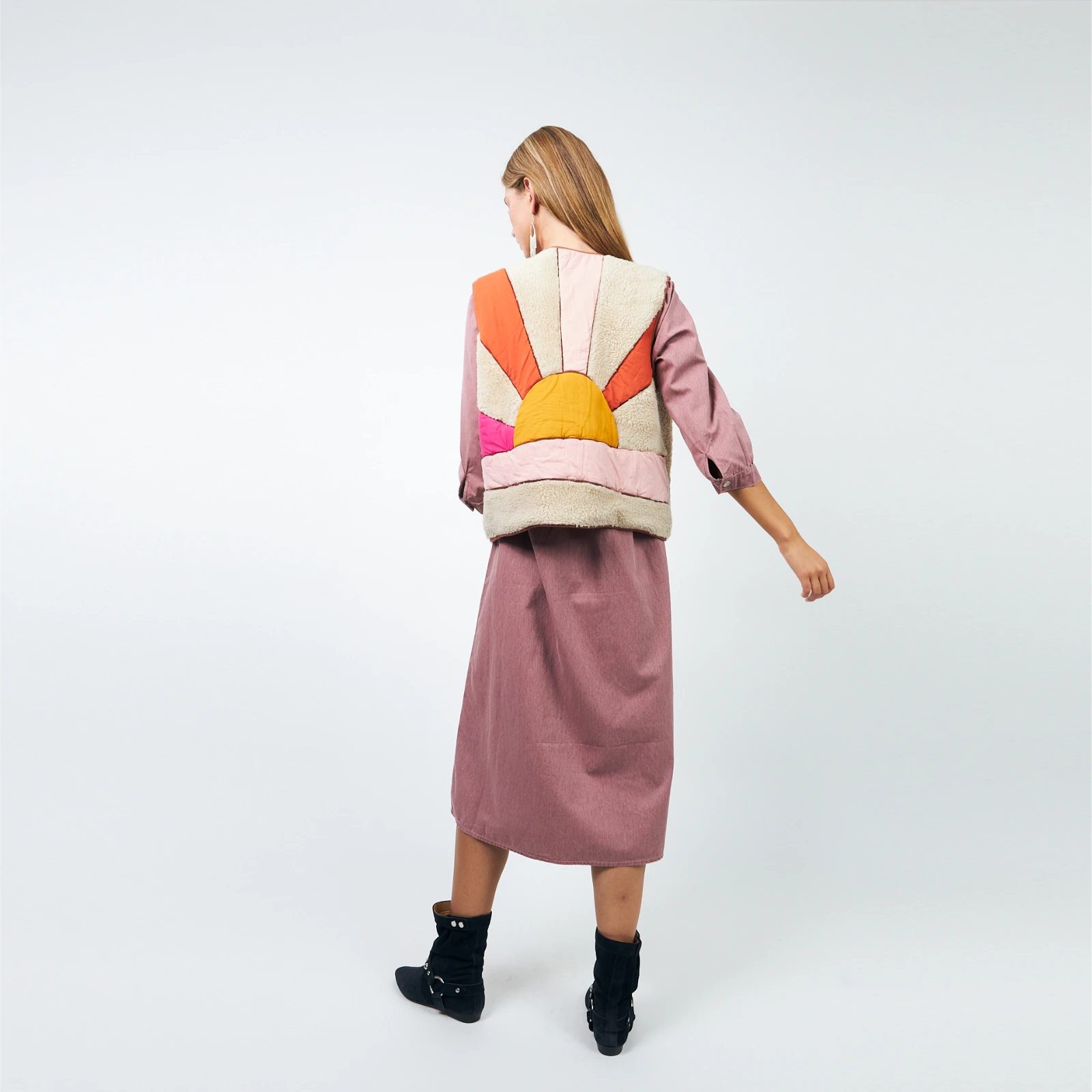 JaceLL Vest fra Lolly's Laundry - Sand - Model fra ryggen