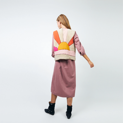 JaceLL Vest fra Lolly's Laundry - Sand - Model fra ryggen