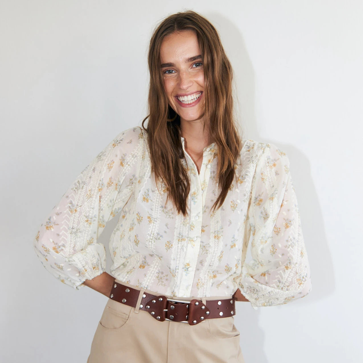 JuneLL Shirt fra Lolly's Laundry - Creme - På model