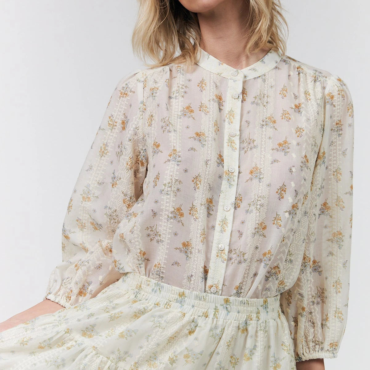 JuneLL Shirt fra Lolly's Laundry - Creme - Detaljefoto