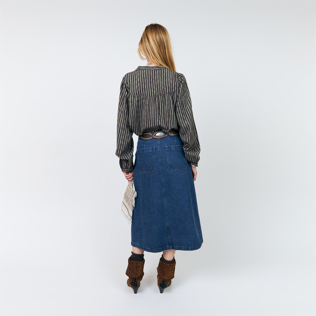 LennonLL Midi Skirt - Lolly's Laundry - Dark Blue - Model fra ryggen