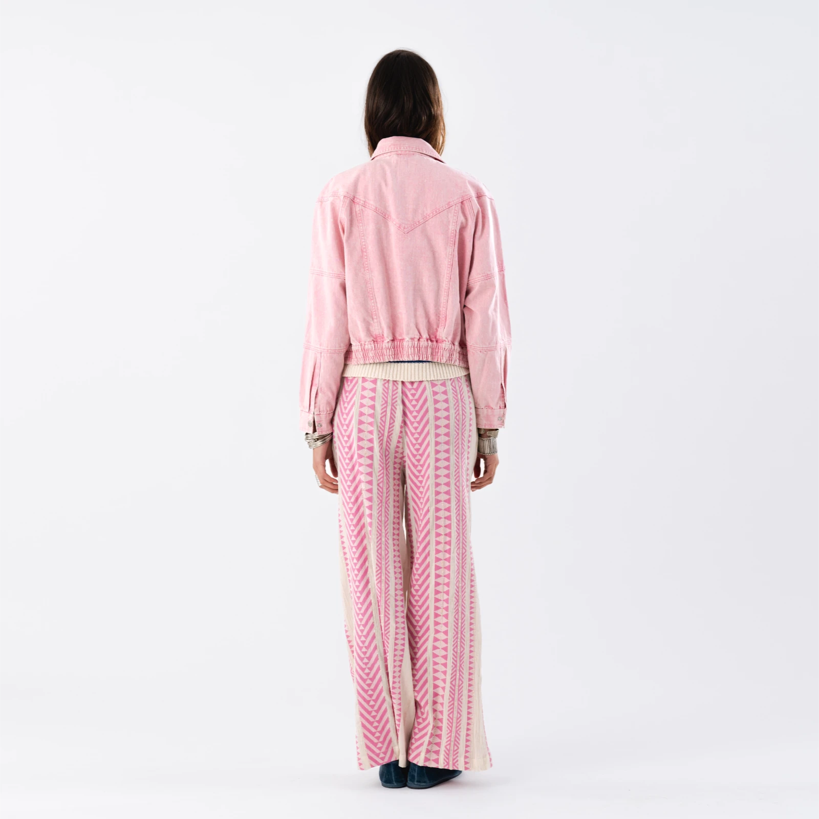 LiamLL bukser i pink fra Lolly's Laundry på model bagfra