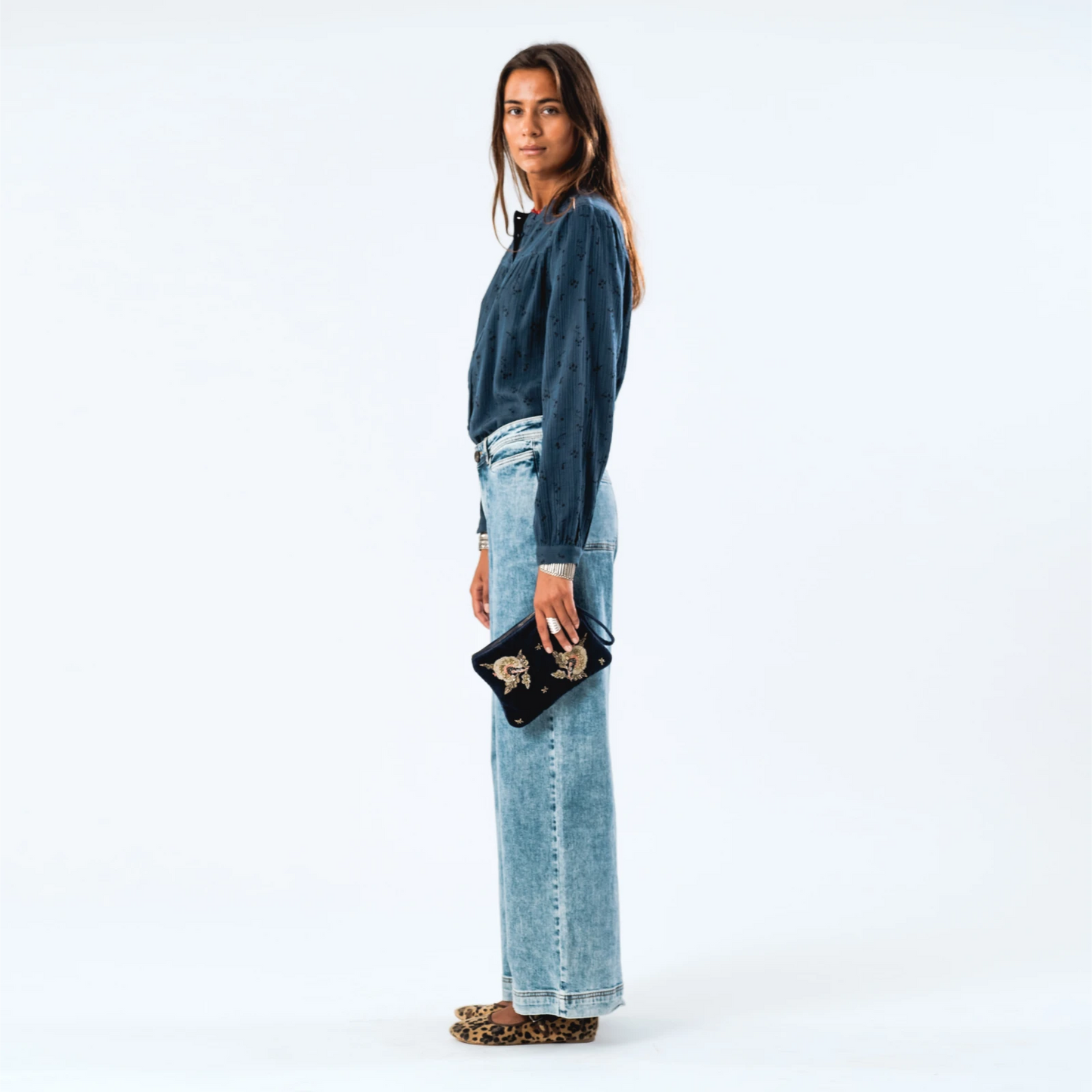 NickyLL Skjorte fra Lolly's Laundry - Dark Blue - Model fra siden
