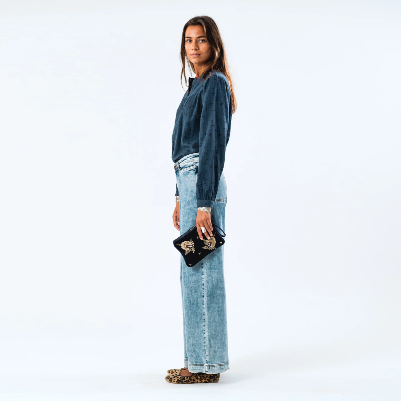 NickyLL Skjorte fra Lolly's Laundry - Dark Blue - Model fra siden