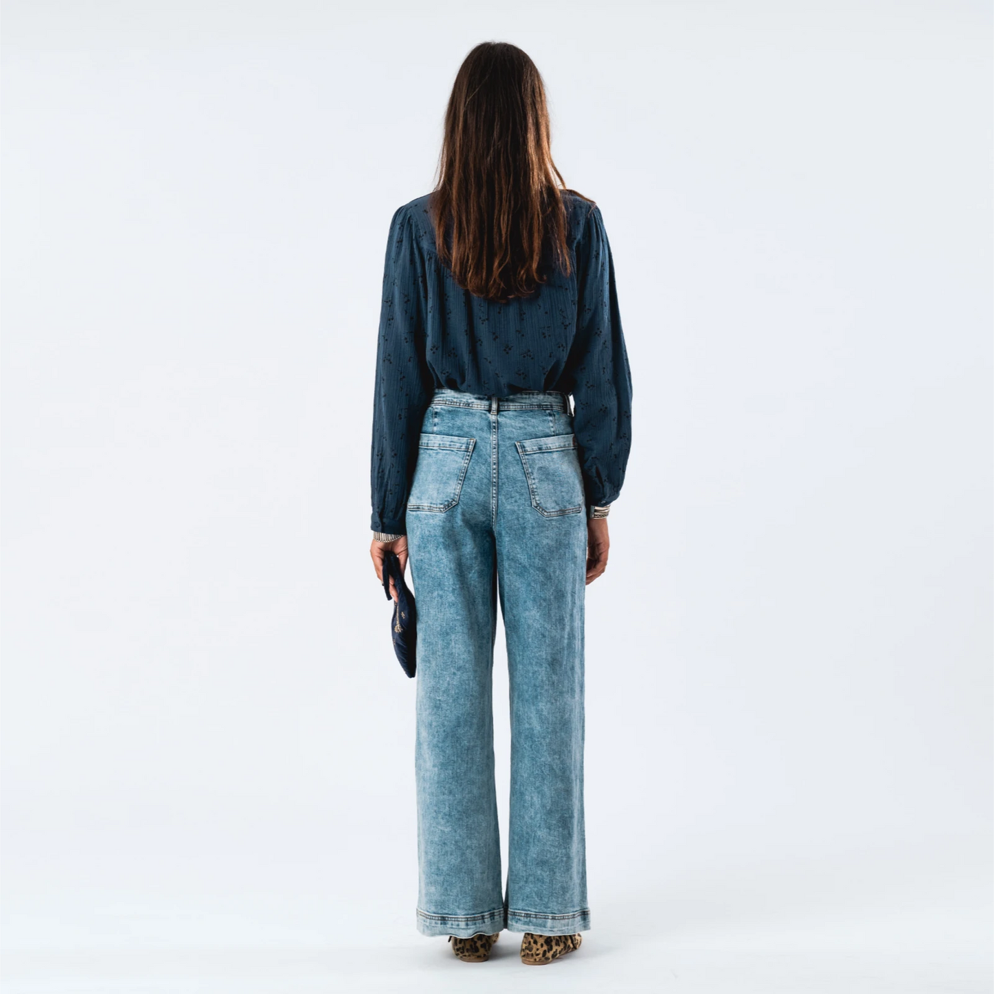 NickyLL Skjorte fra Lolly's Laundry - Dark Blue - Model fra ryggen