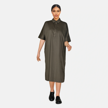 Lang Skjortekjole fra Love & Divine på model