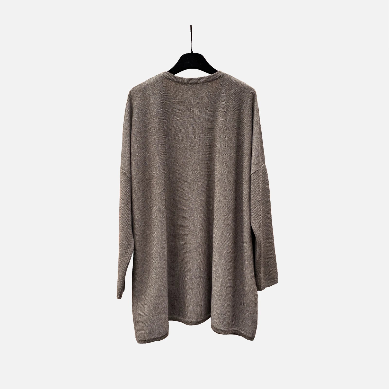 Agnete Merino Sweater fra Muse Wear i gråbrun (ryg)