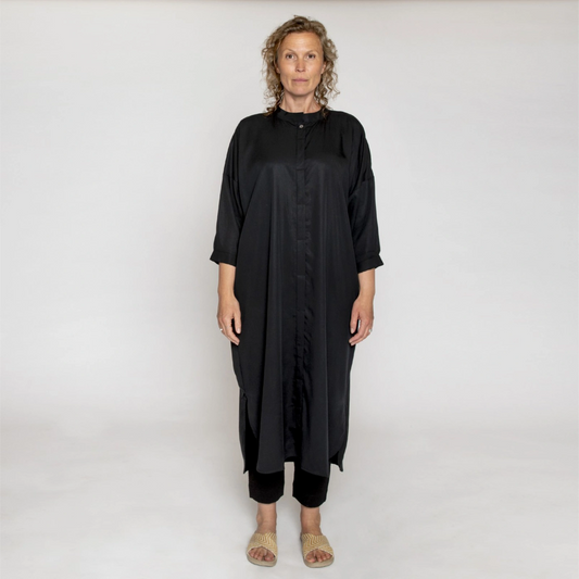 Elba Dress fra Muse Wear i sort lyocell