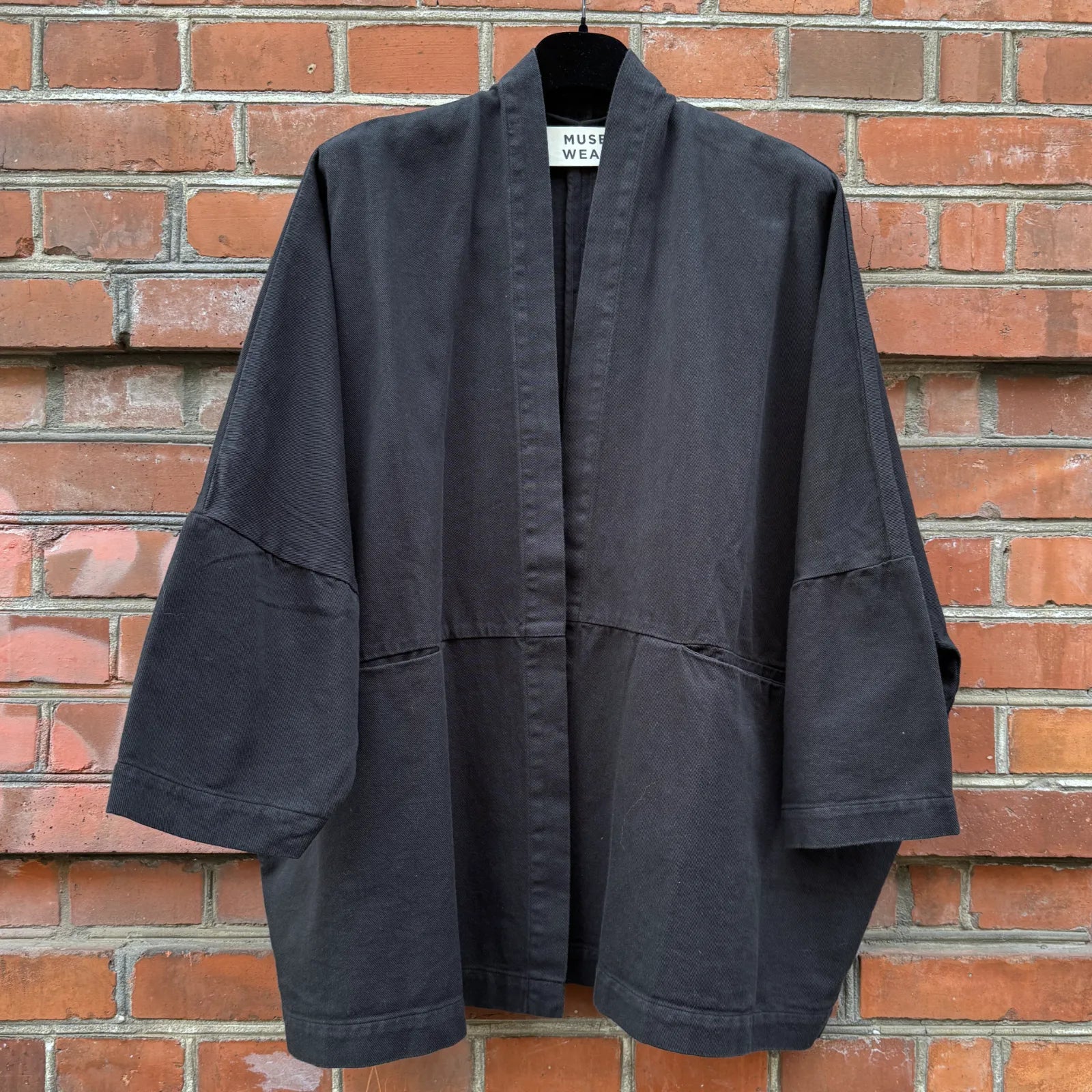 Livia Kimono fra Muse Wear - Black