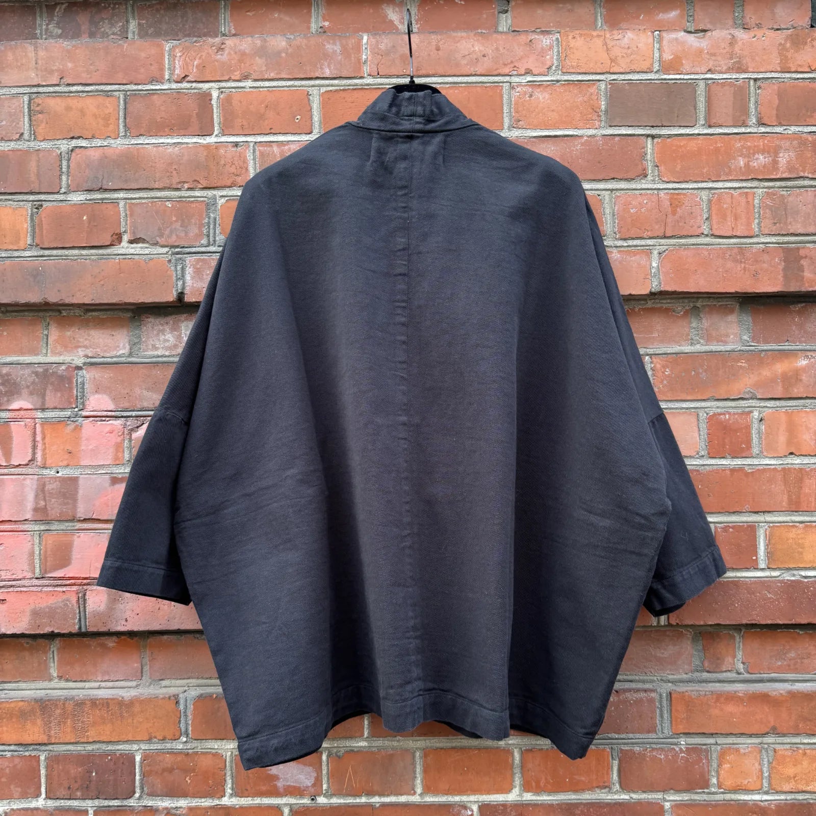 Livia Kimono fra Muse Wear - Black - Set fra ryggen