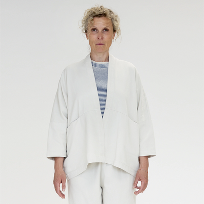 Livia Kimono fra Muse Wear - Cream - På model