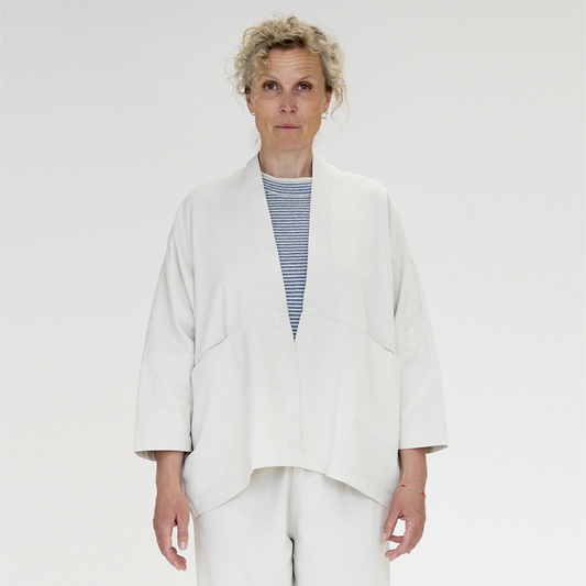 Livia Kimono fra Muse Wear - Cream - På model